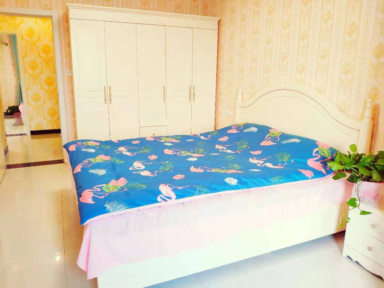 阳光三室一厅套房