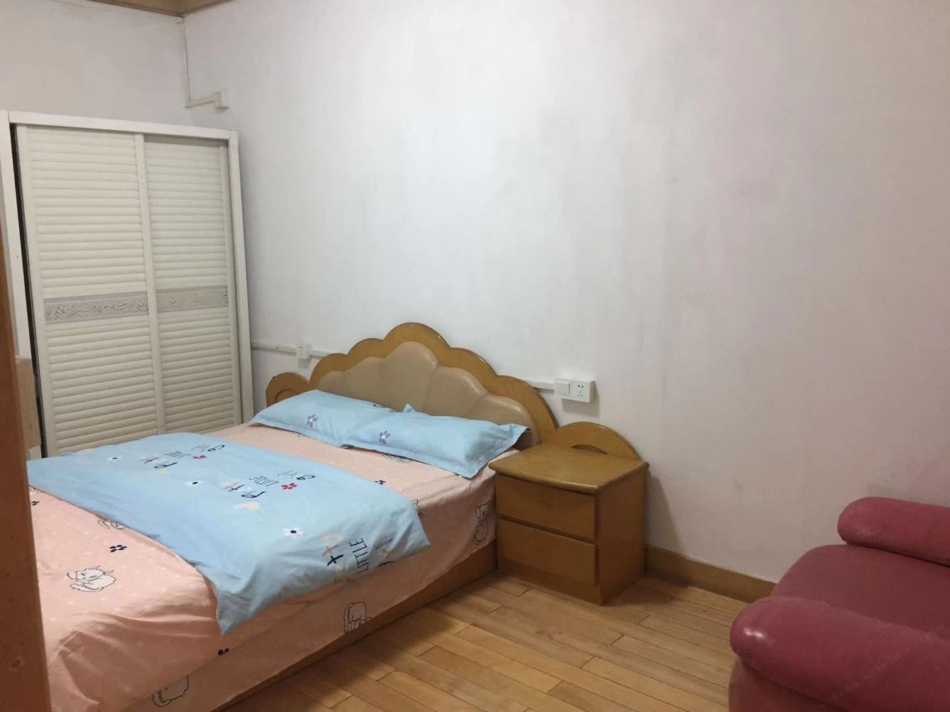 舒适浪漫四室一厅套房