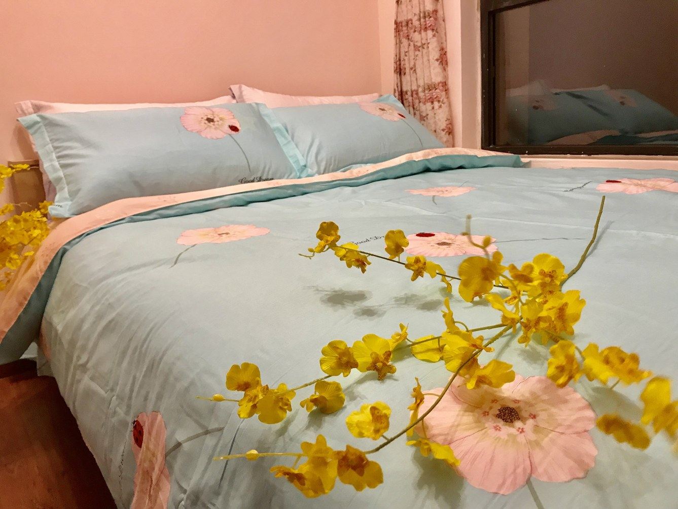 温馨三室一厅套房