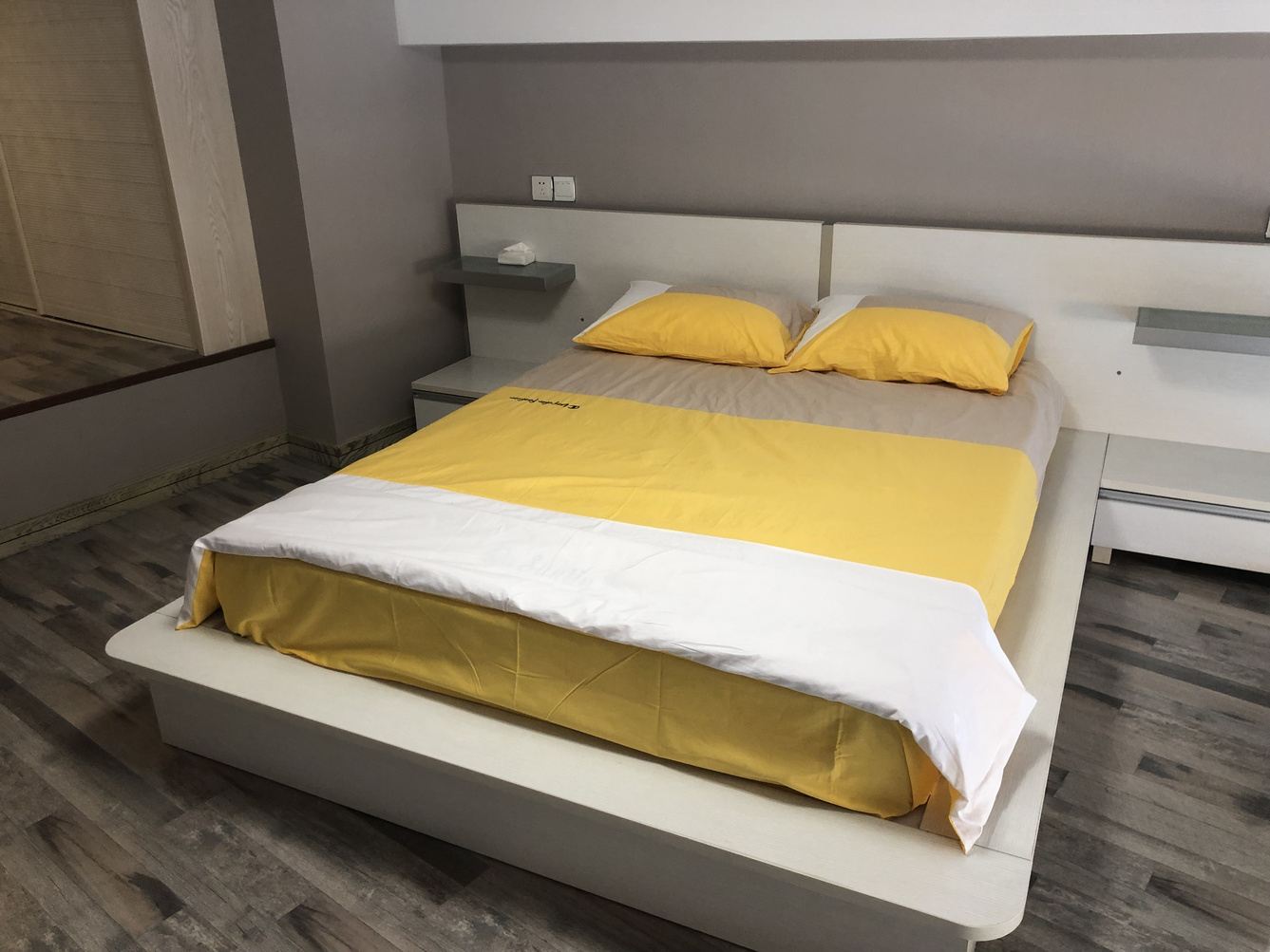 杭州小狗轻奢电竞公寓(严东关路分店)
