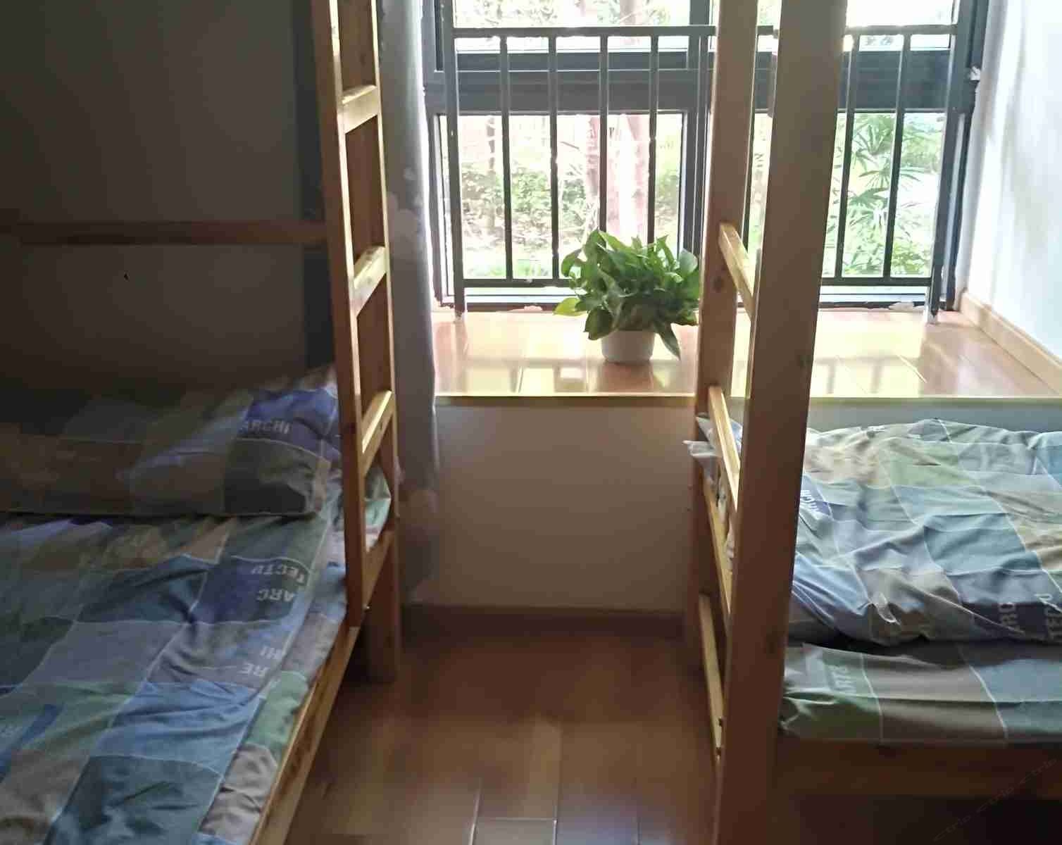 六人间(床位)(公共卫浴)