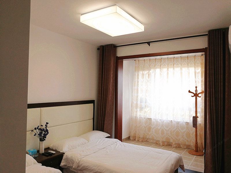 小海螺短租公寓(威海海景路店)