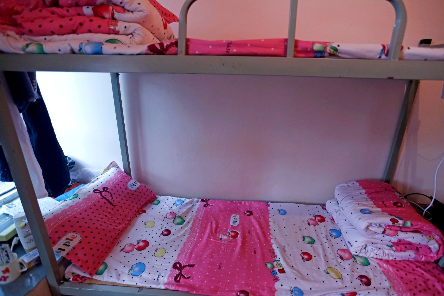 女生六人间床位房