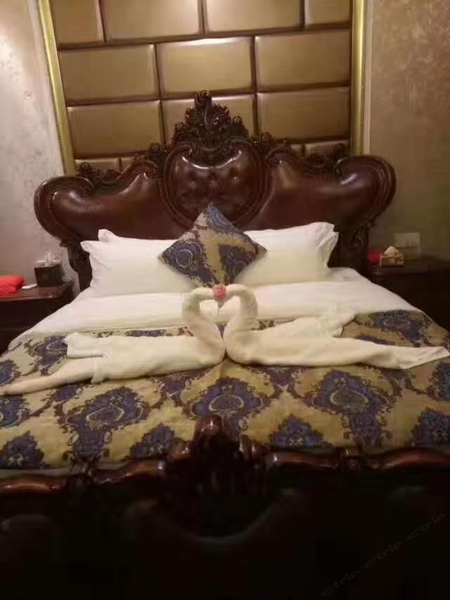 豪华大床房