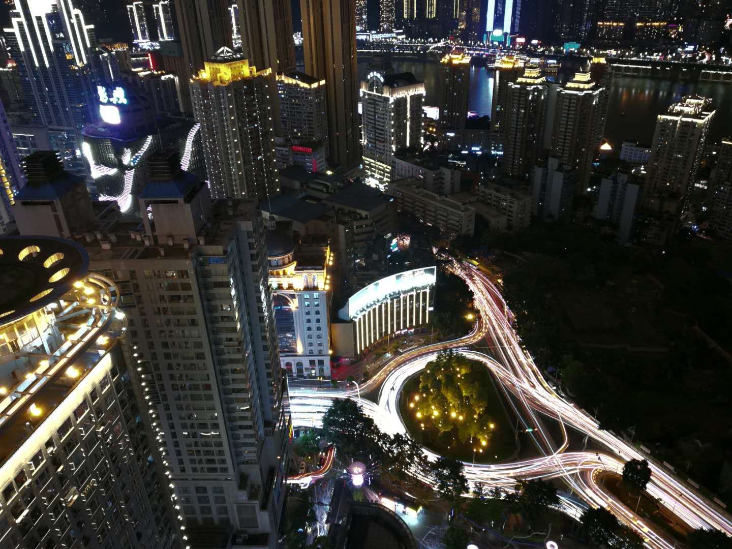 飘窗江景男神八人间(床位)