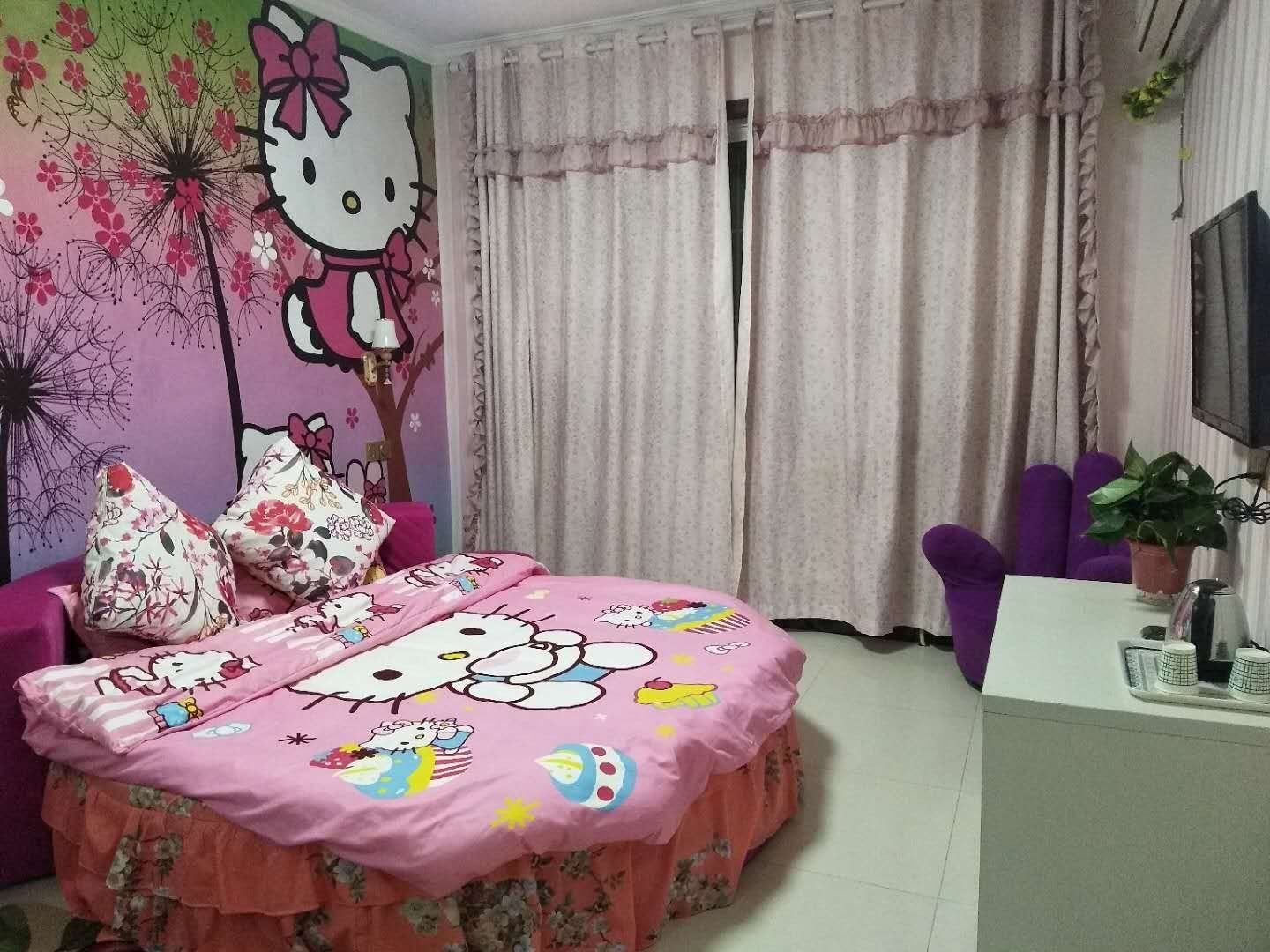 Hello kitty圆床房