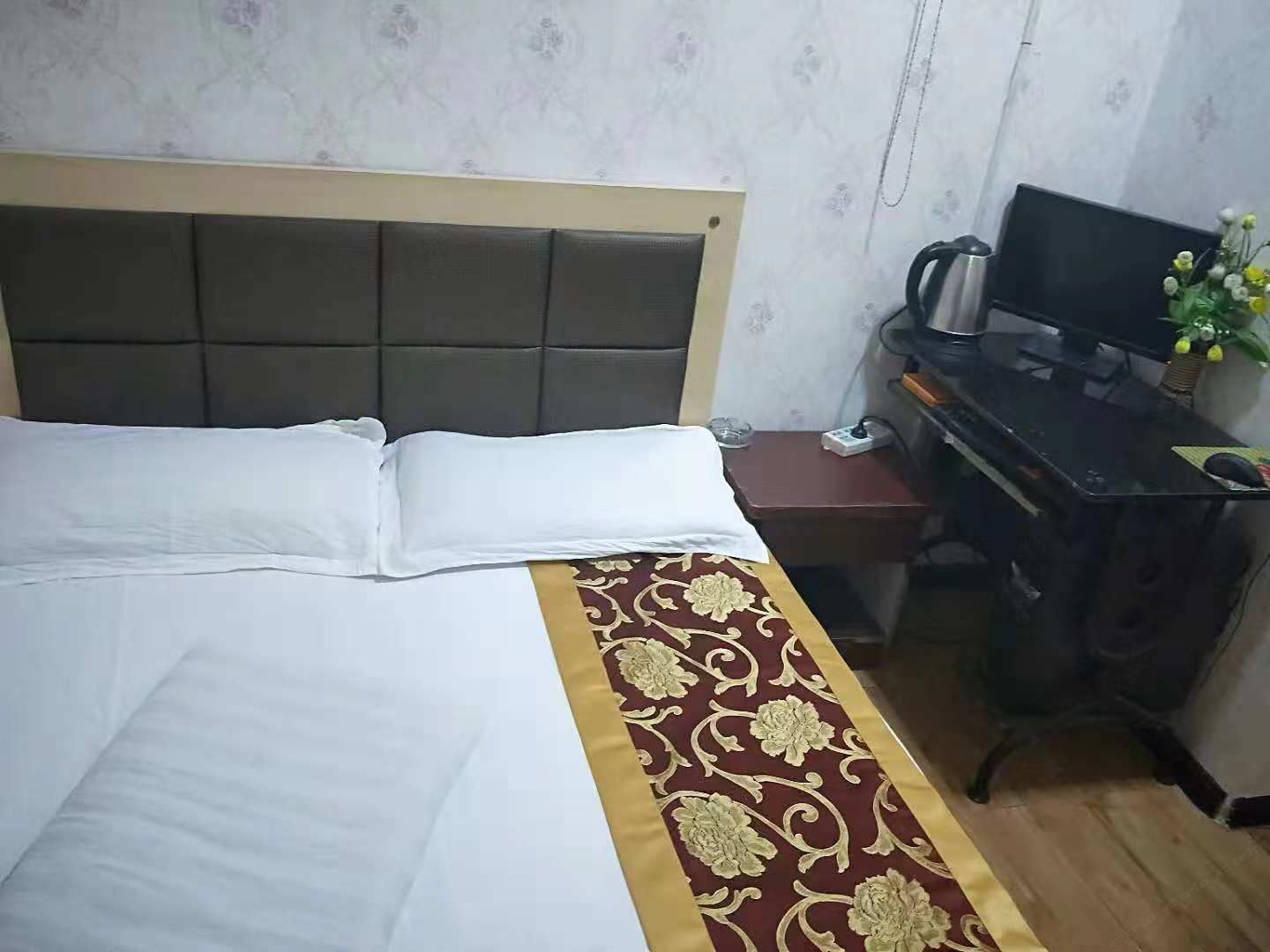 经济大床房(公共卫浴)