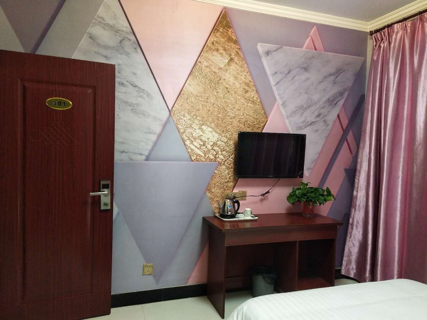 粉爱记忆大床房