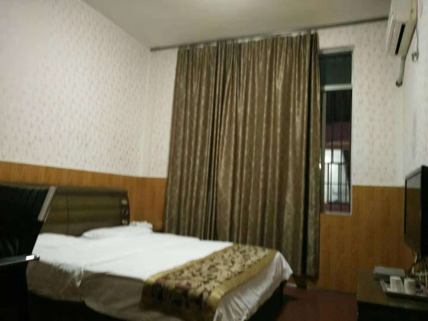 豪华大床间