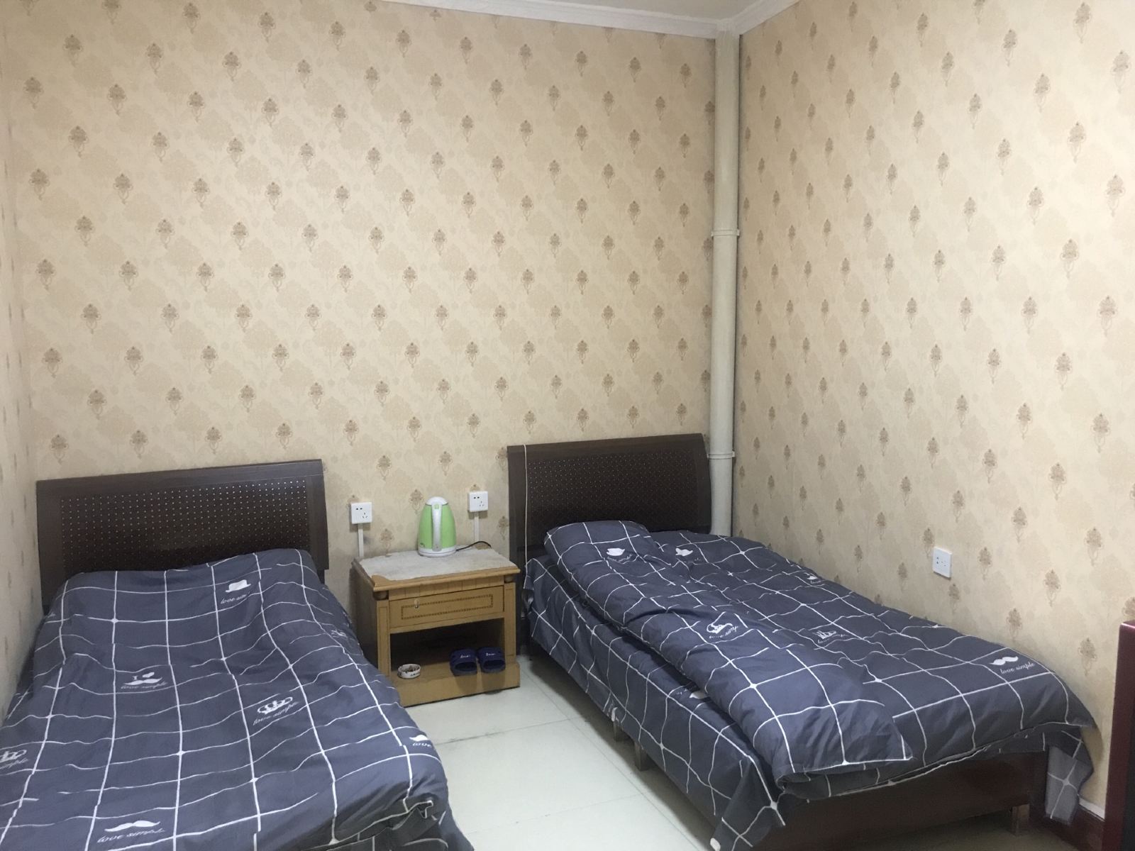 普通间(公共卫生间，无法洗浴)