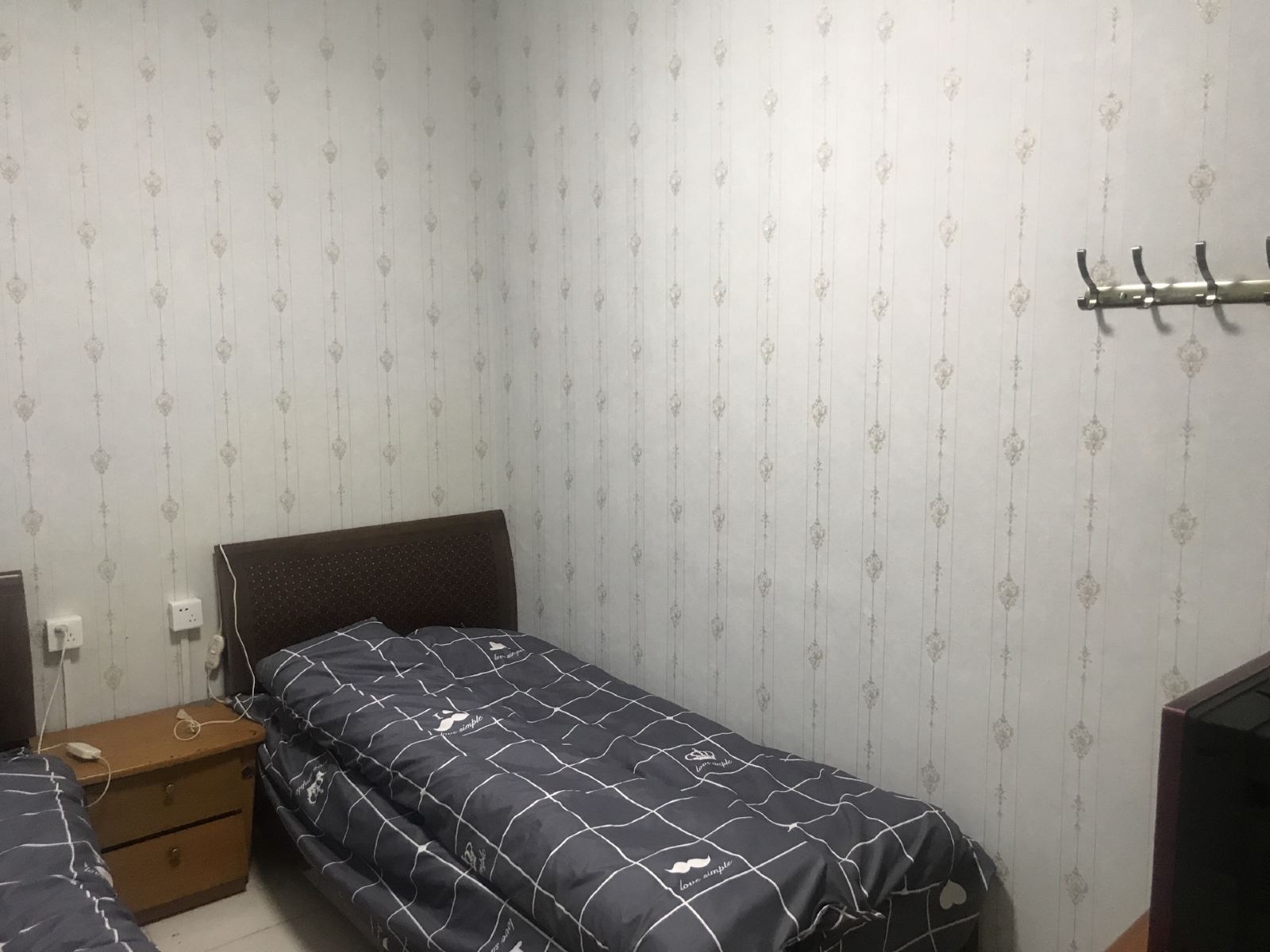 普通间(公共卫生间，无法洗浴)