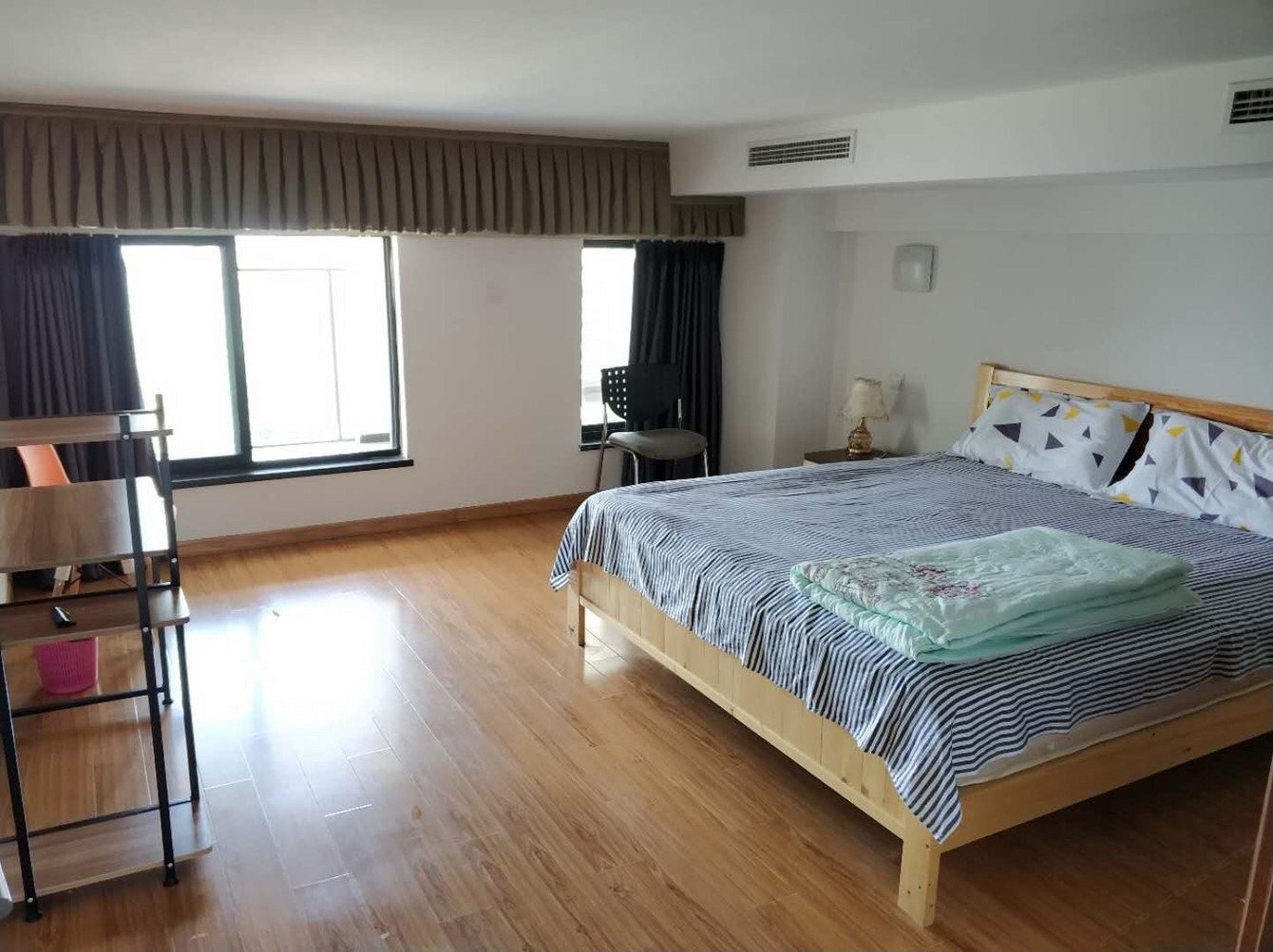 上海小小地球公寓(年家浜路分店)