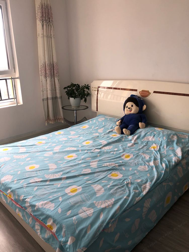 温馨三室一厅套房