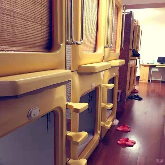 六人舱(床位)(公共卫浴)