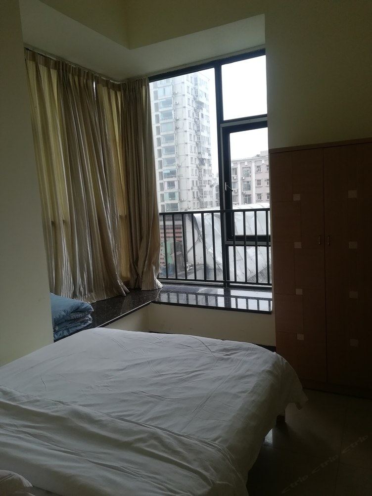 成都且听风莹公寓