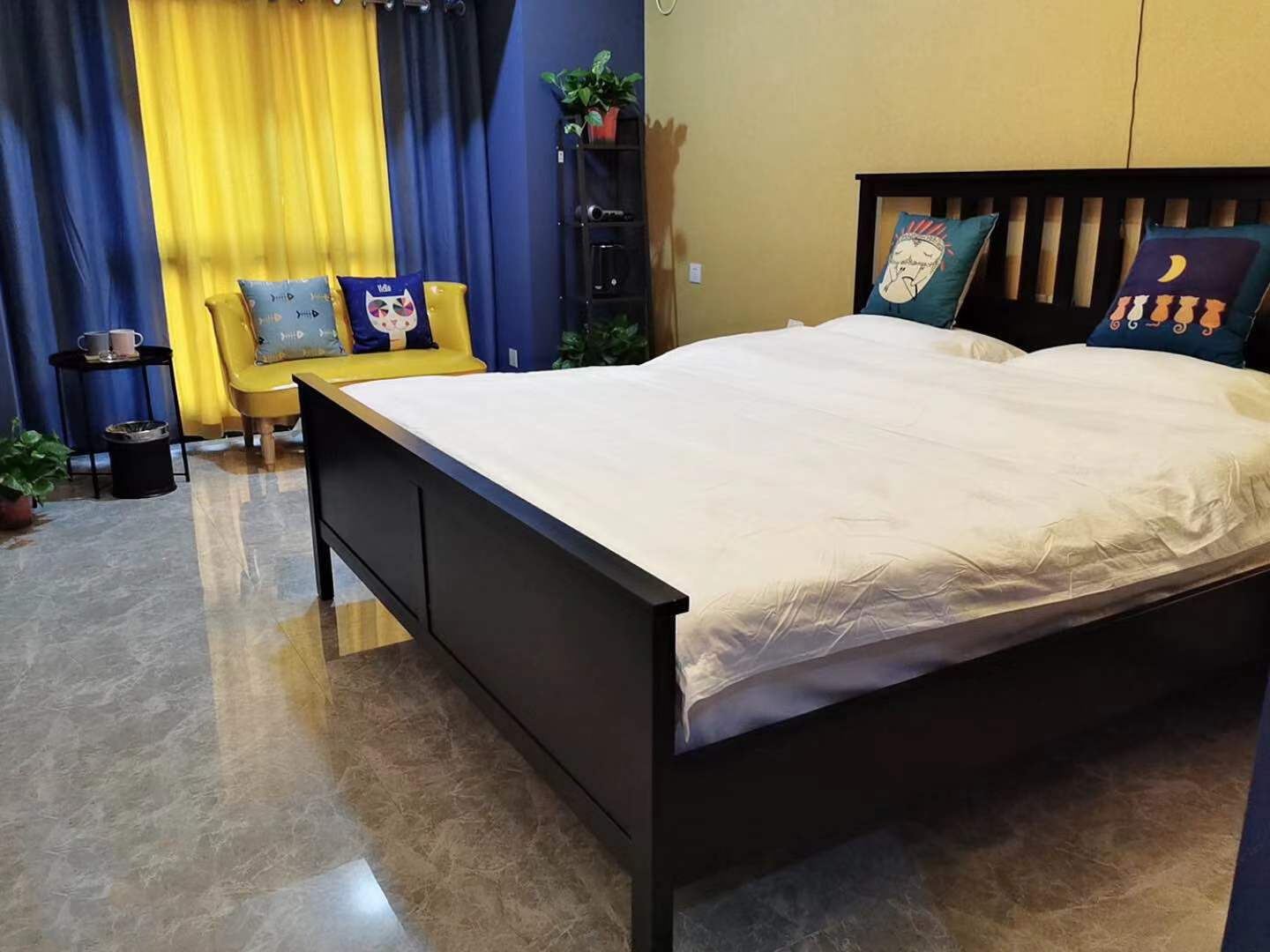 现代简约影院大床房