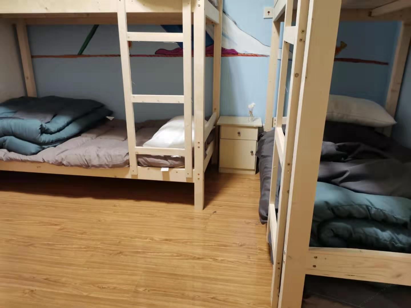 温馨6人间床位房(床位)(公共卫浴)