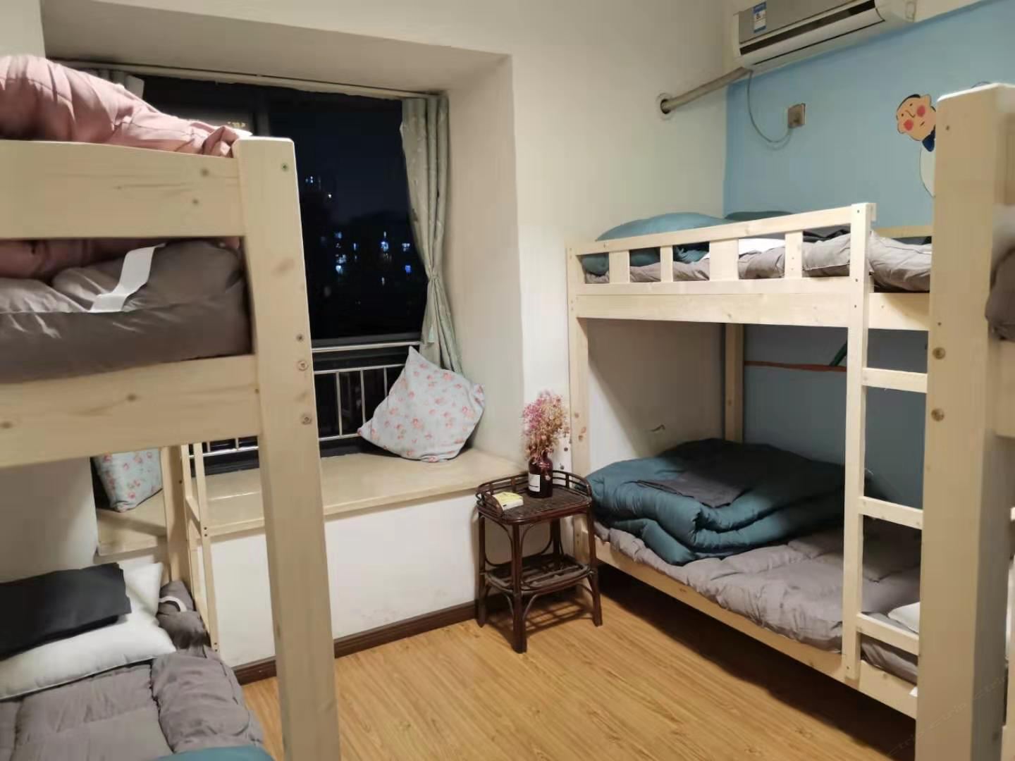 温馨6人间床位房(床位)(公共卫浴)