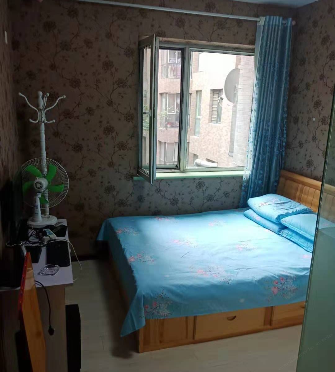 柏林温馨大床房