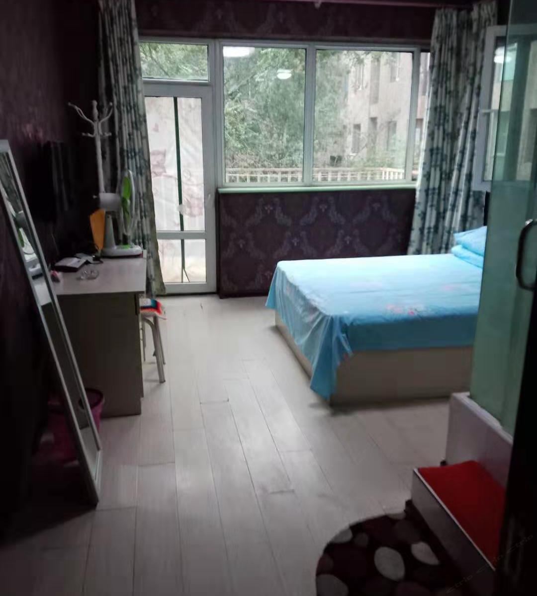 柏林温馨大床房