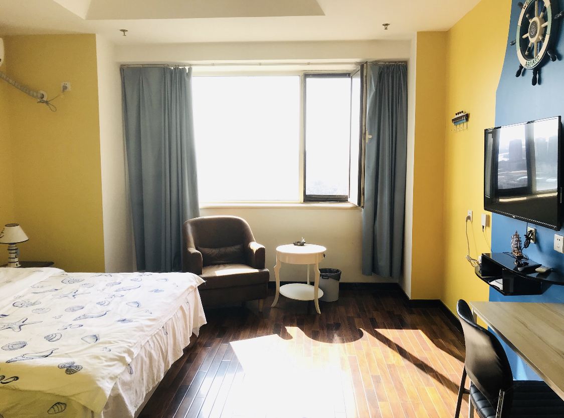 阳光轻奢大床房