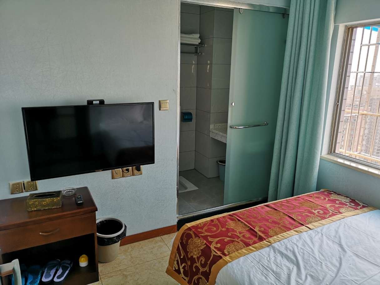 阳光大床房