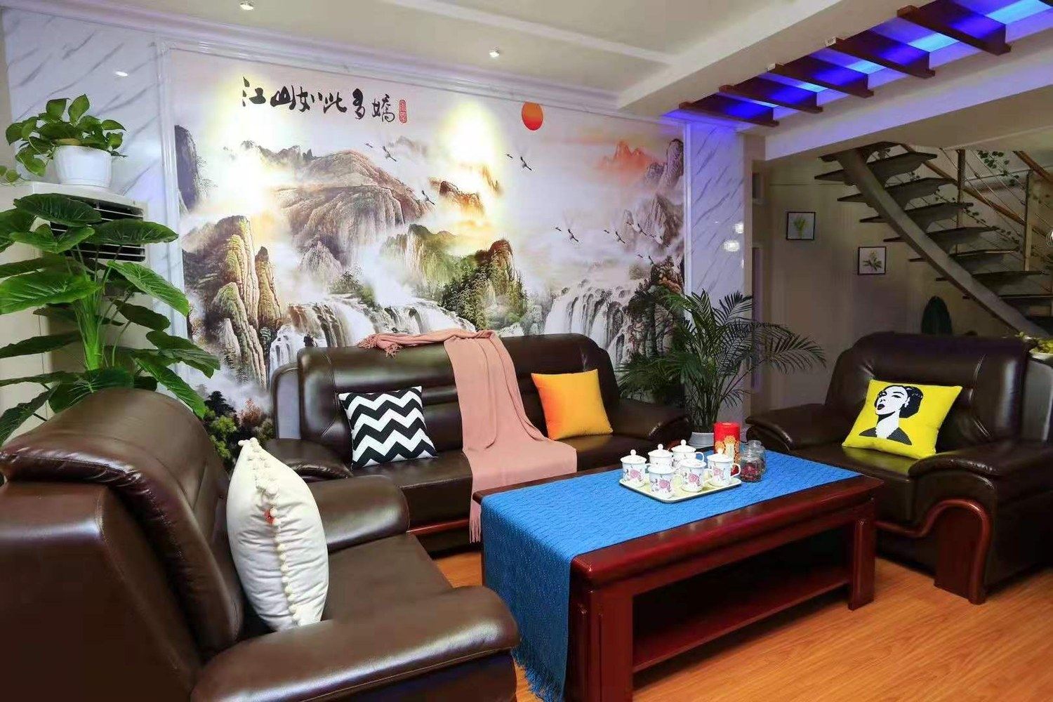 复式六室一厅套房