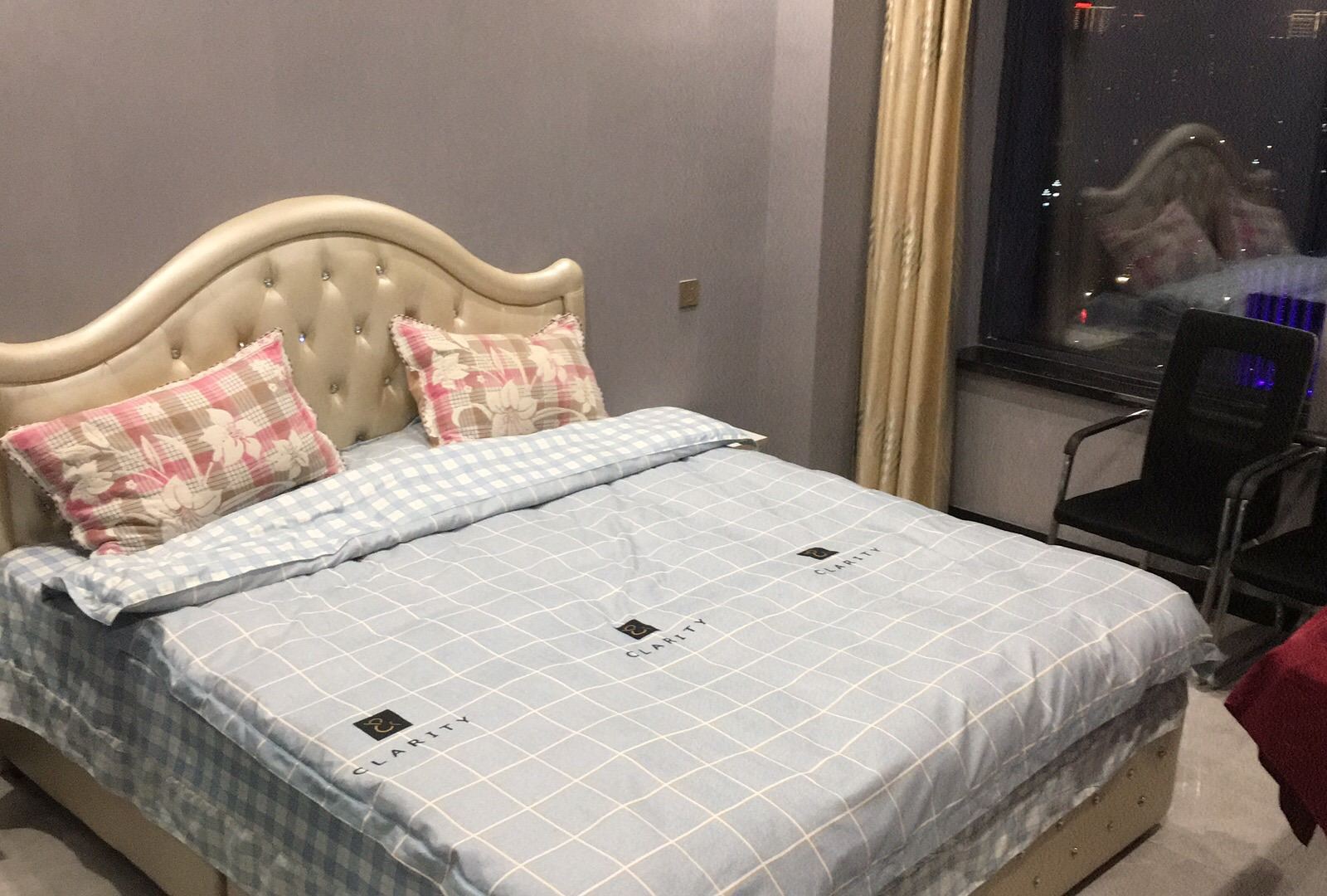 简易大床麻将房