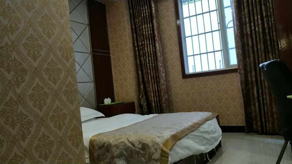 电脑大床房