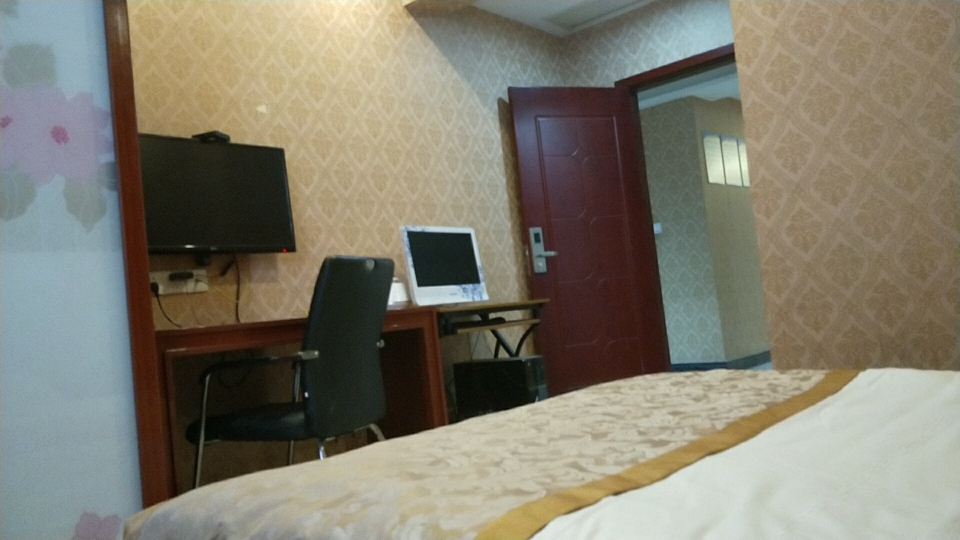 电脑大床房