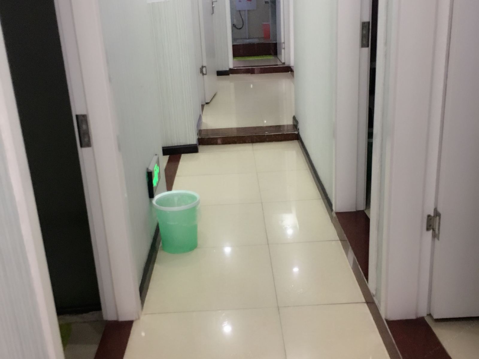 星期天主题公寓(武汉光谷广场步行街店)