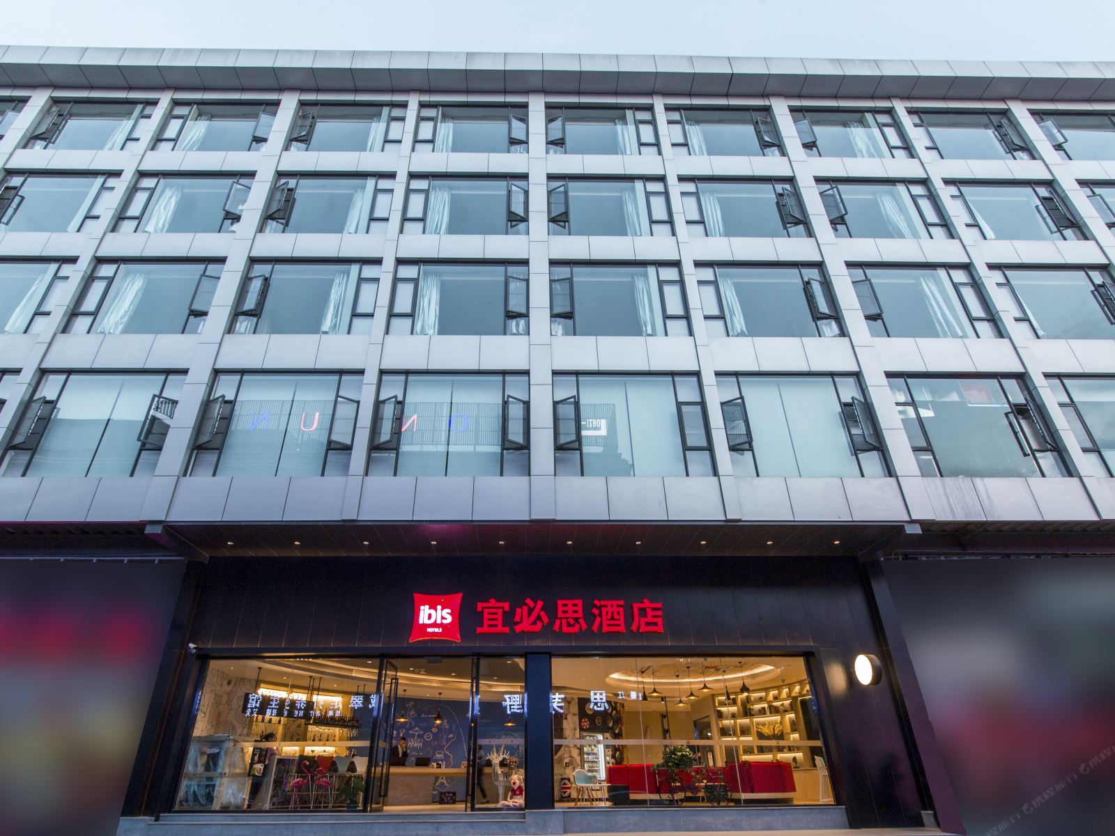 宜必思酒店(昆明自贸区云大西路店)