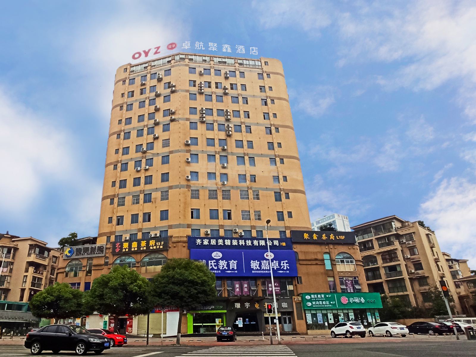 成都卓航聚鑫酒店