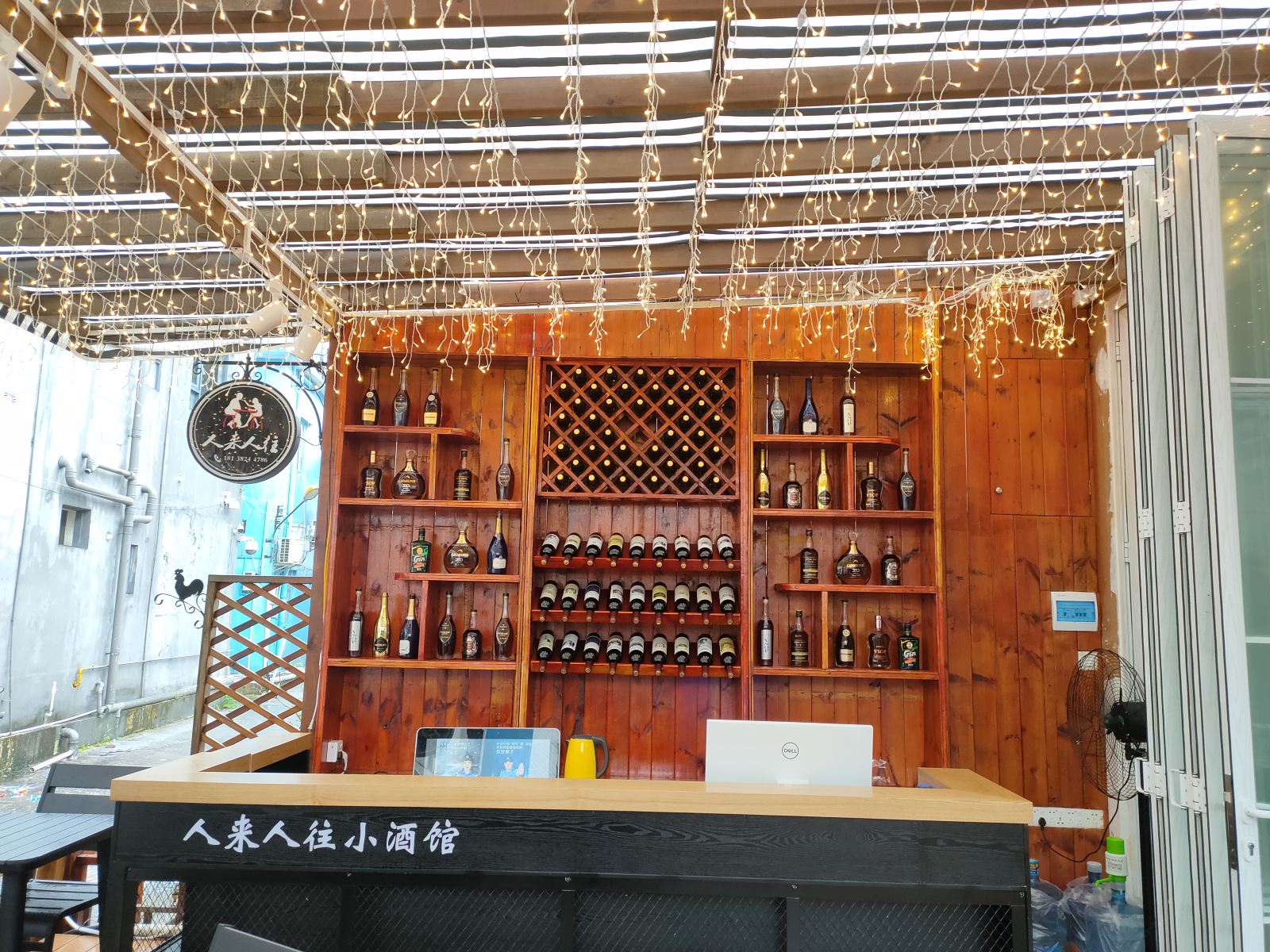 深圳人来人往民宿