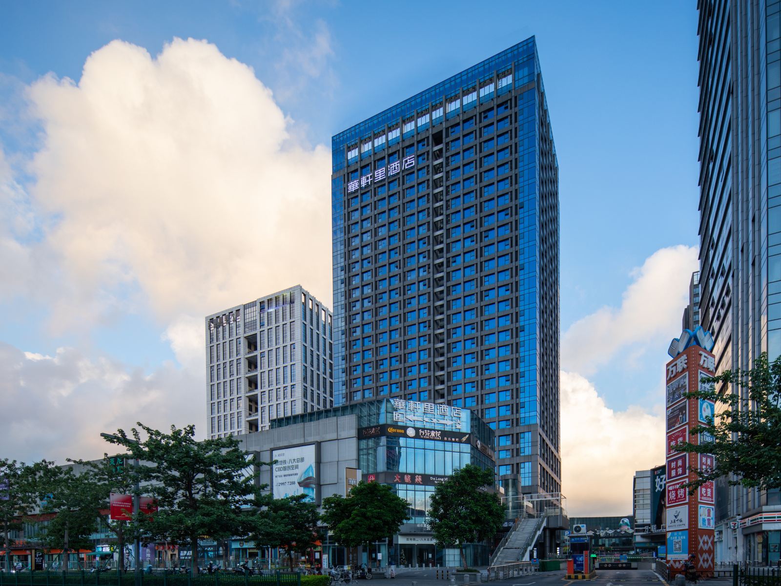 佛山顺德华轩里酒店(美的总部北滘公园地铁站店)