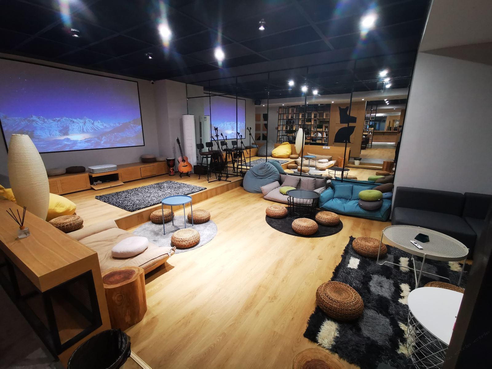 笑脸里·好久不见青年旅舍（重庆皇冠大扶梯店）