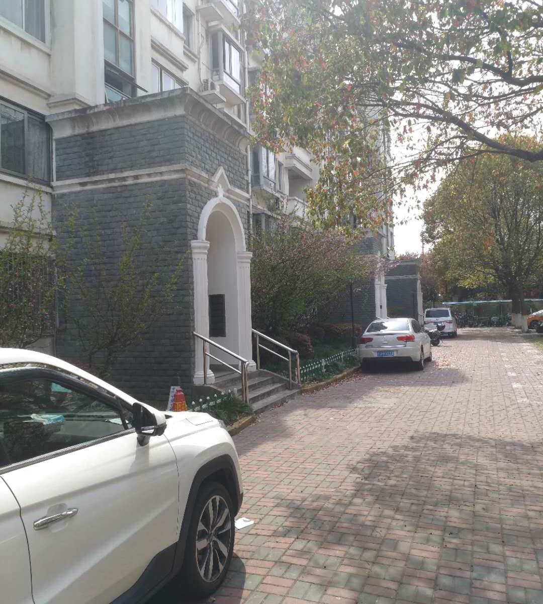 新婷青年旅舍(上海银都路店)