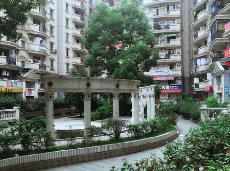 武汉西雅图主题公寓光谷广场地铁站店