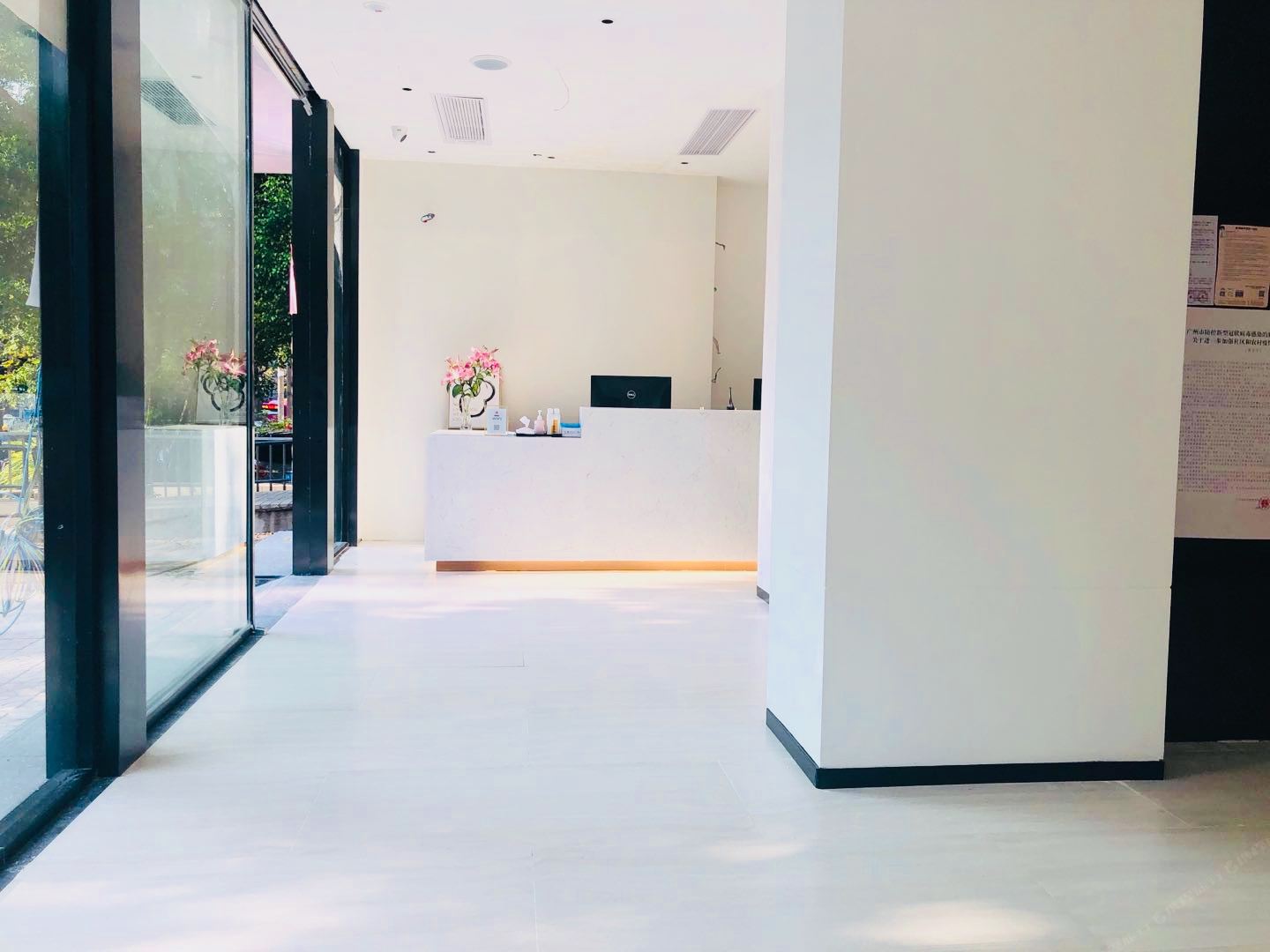 路客Hotels(广州江南西昌岗地铁站店)