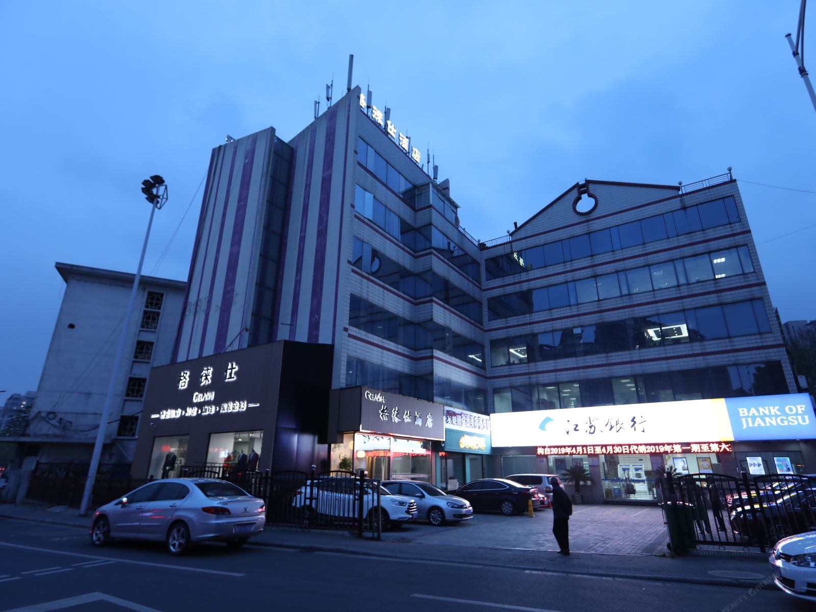 怡莱精品酒店(无锡梁溪大桥地铁站店)