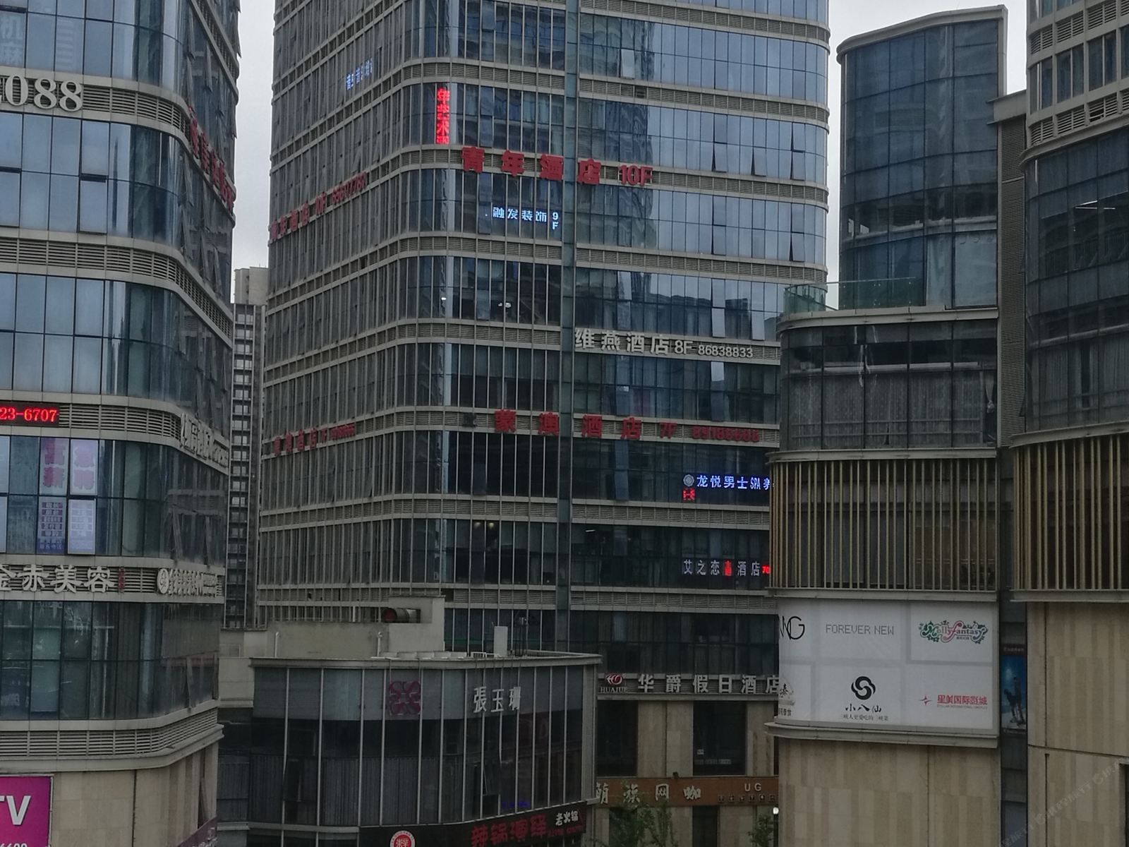 云见栖舍酒店(重庆大石坝轻轨店)