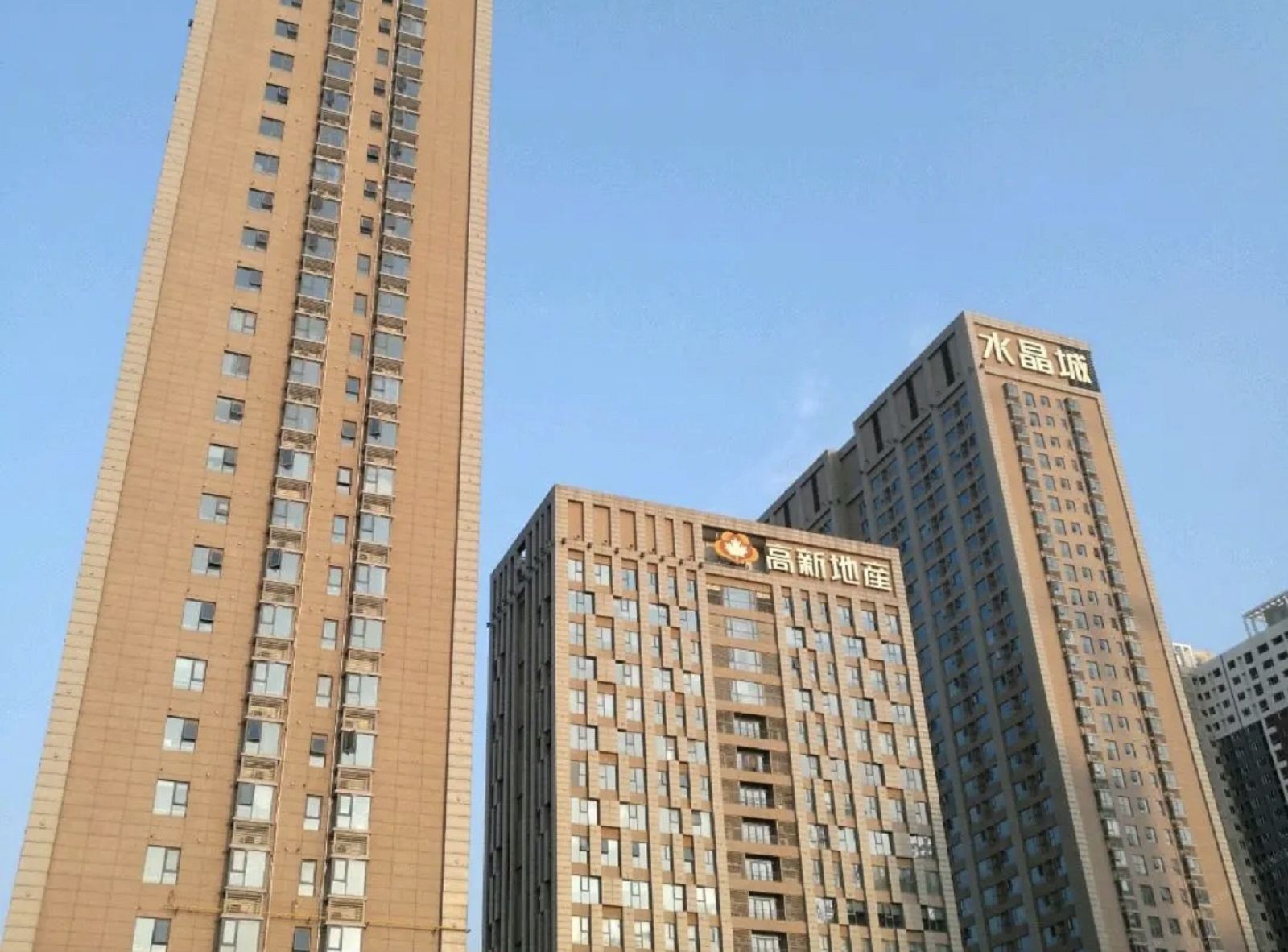 西安高新路三人行民宿