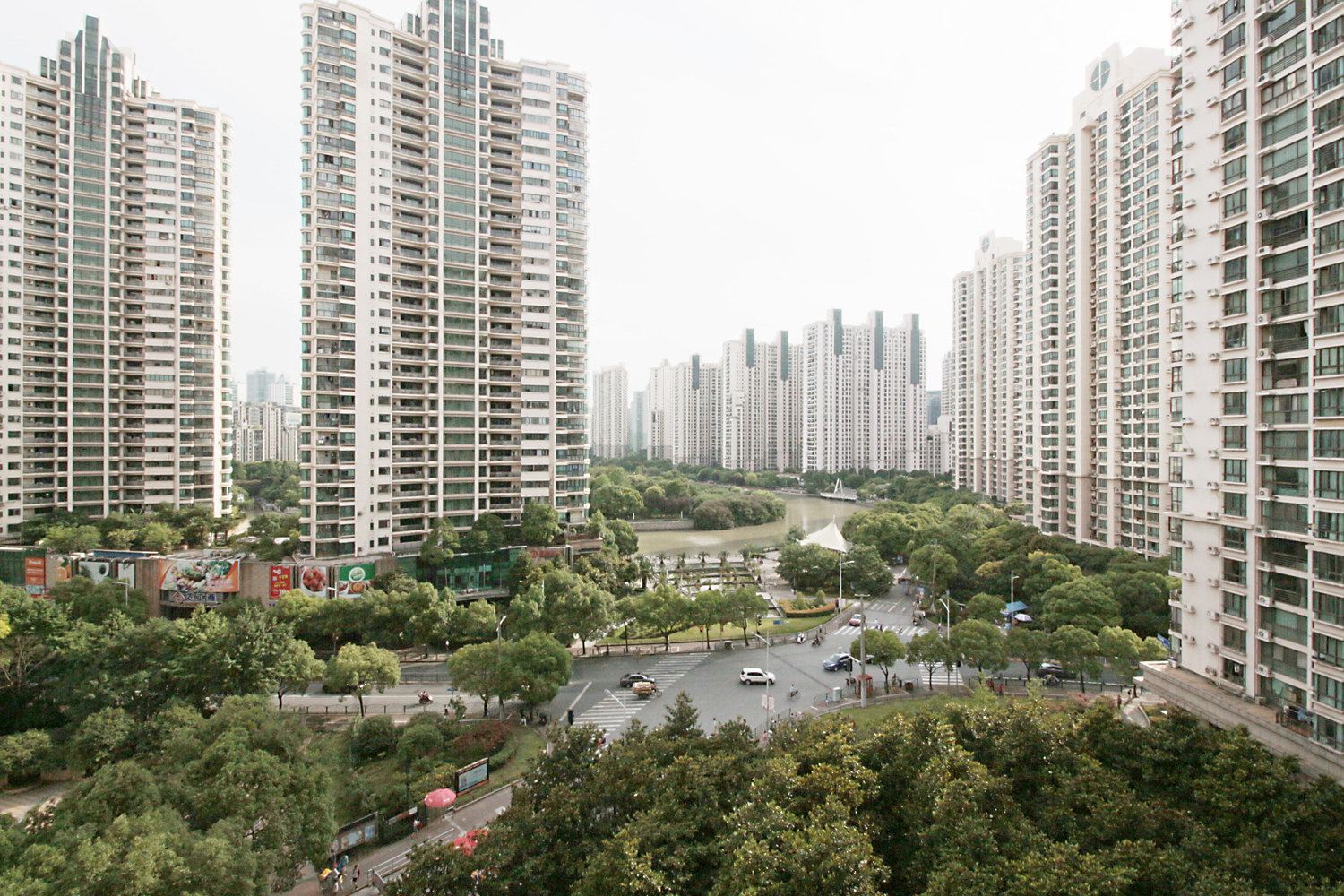 上海火车站乐园大巴人广豪华景观三房普通公寓(