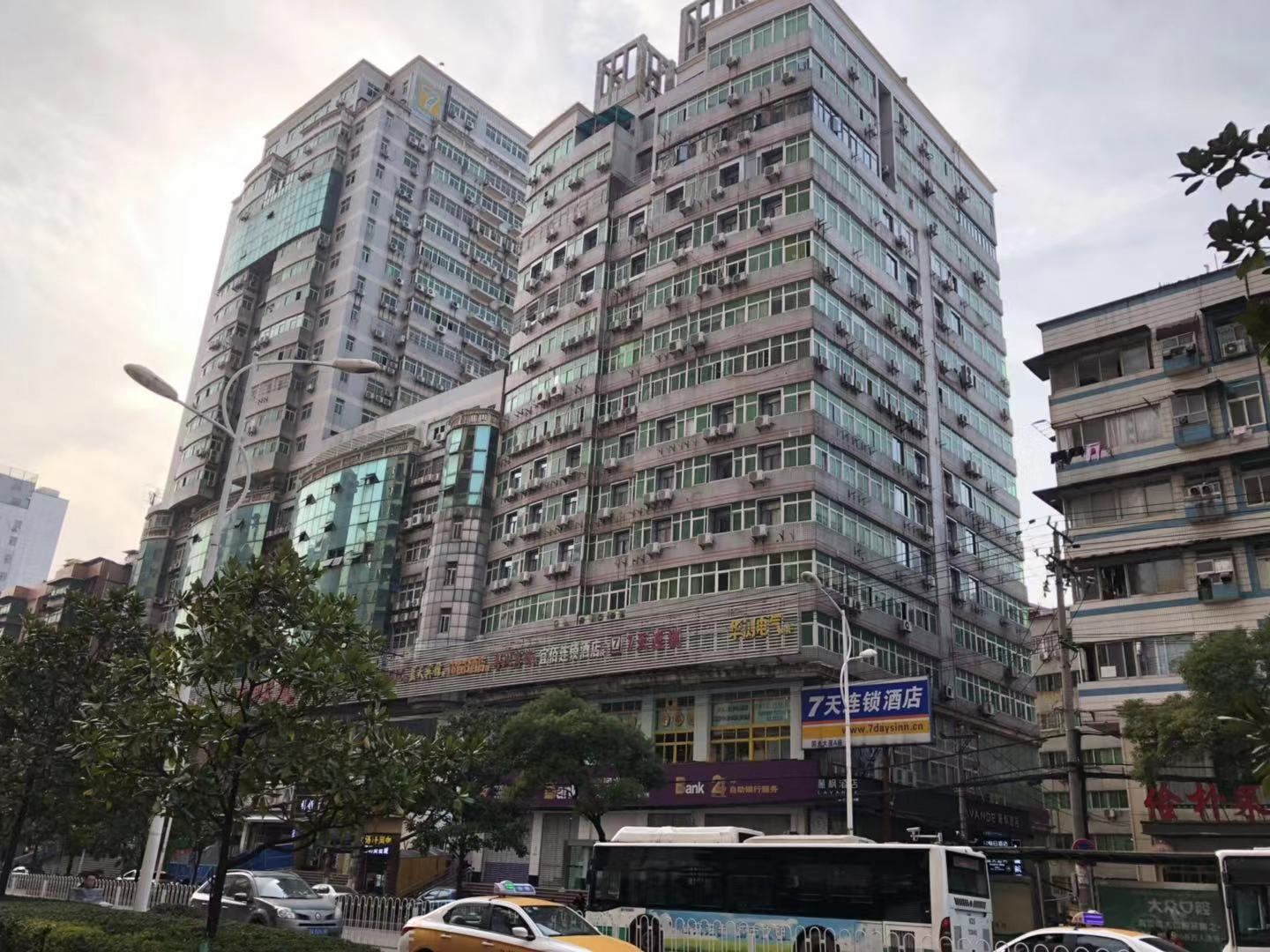 7天连锁酒店(武汉光谷广场地质大学店)