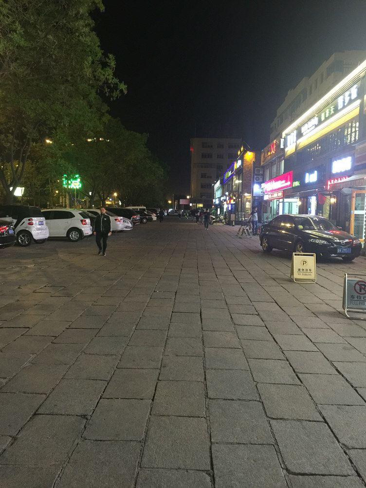 威海拖鞋穿反了民俗小店