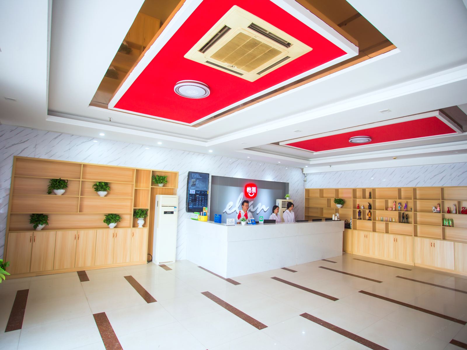 怡莱酒店(南昌青山湖万达广场店)