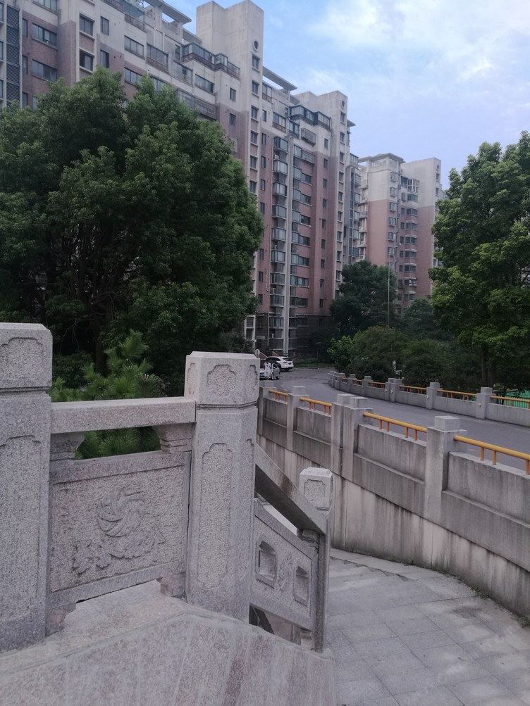 龙龙家普通公寓(上海南季路店)