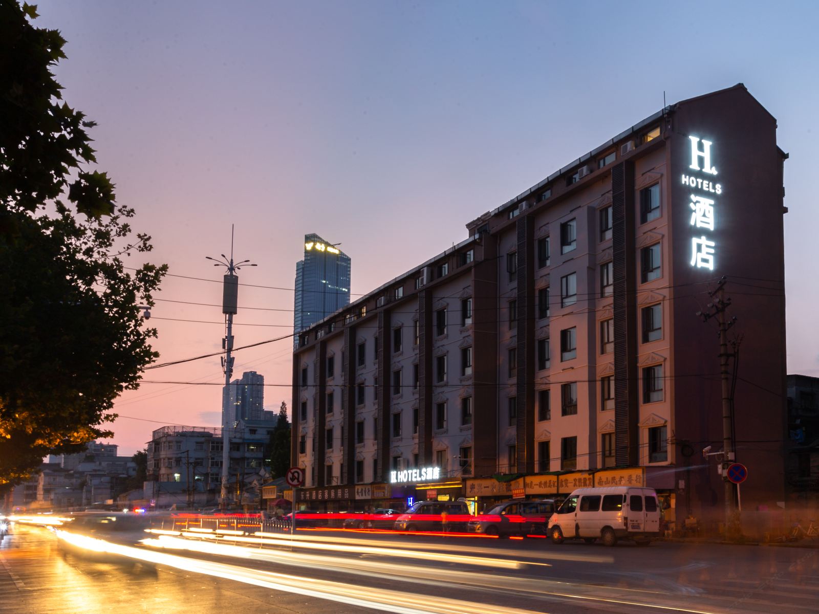 H酒店(武汉汉正街崇仁路地铁站江滩店)