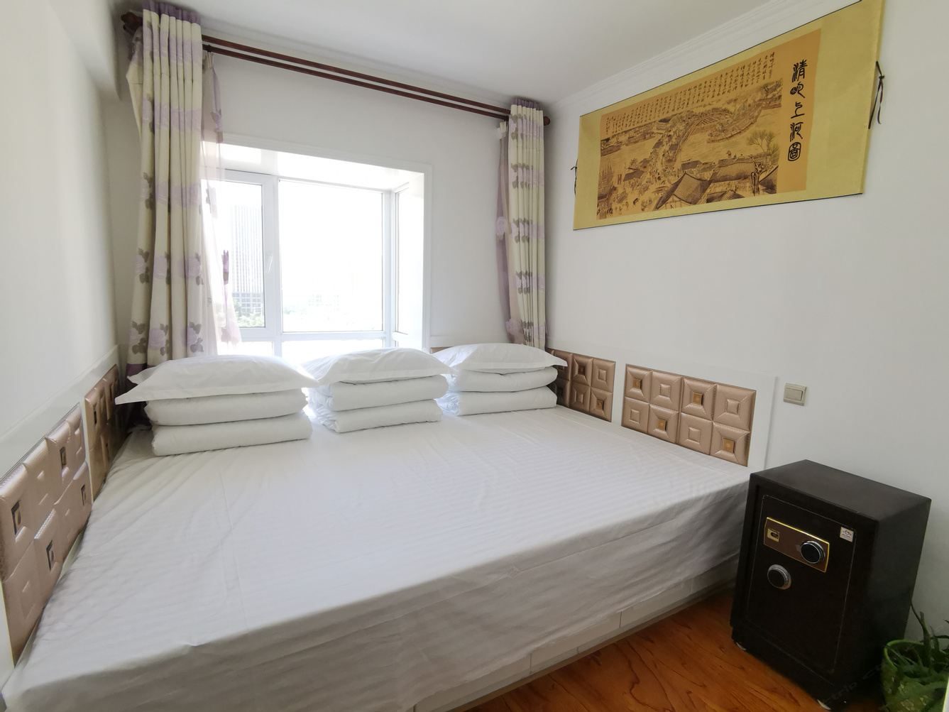 西宁拾光小屋毗邻万达广场