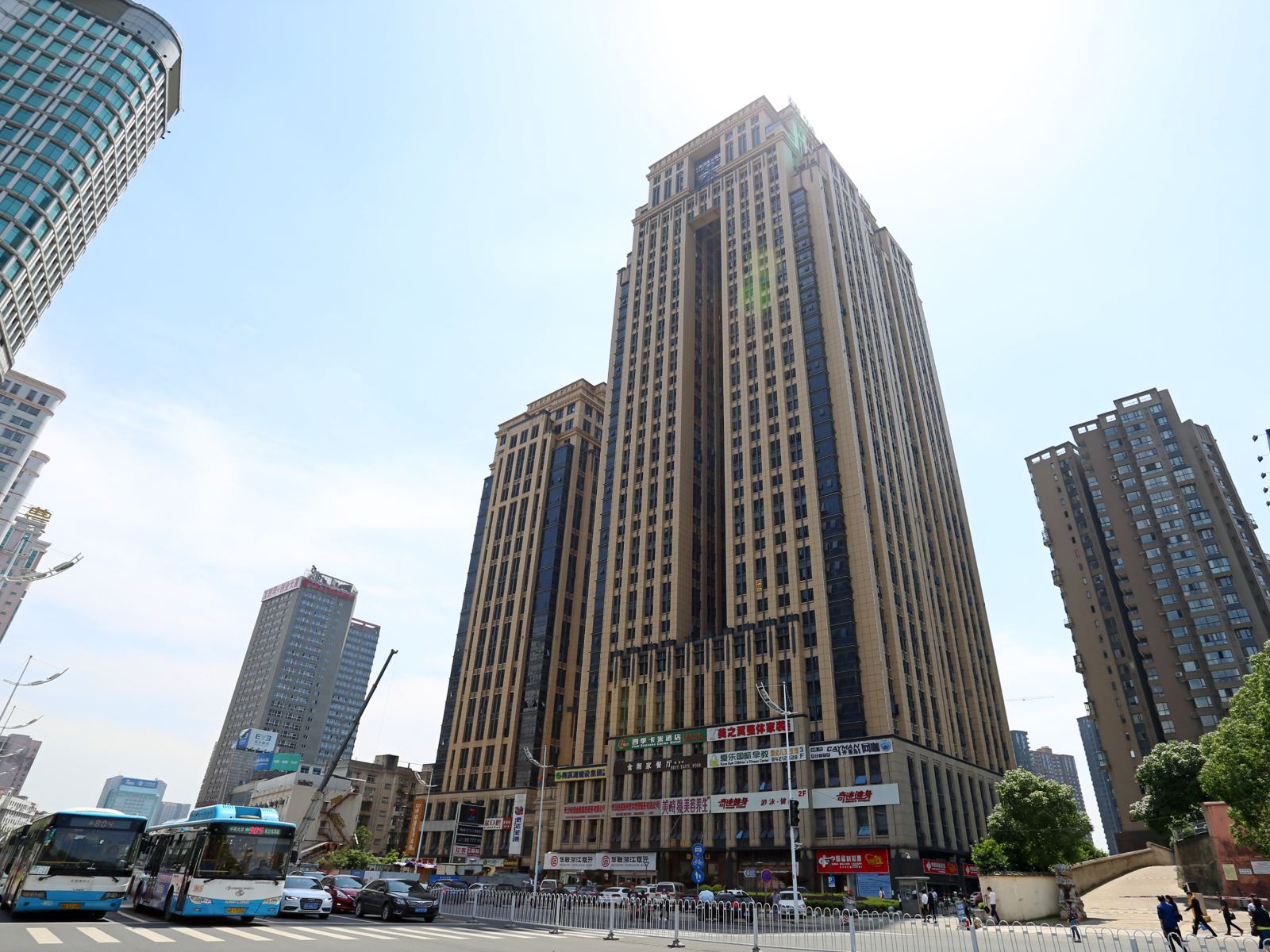 潮漫酒店(长沙黄土岭地铁站店)(原汇金国际旗舰店)